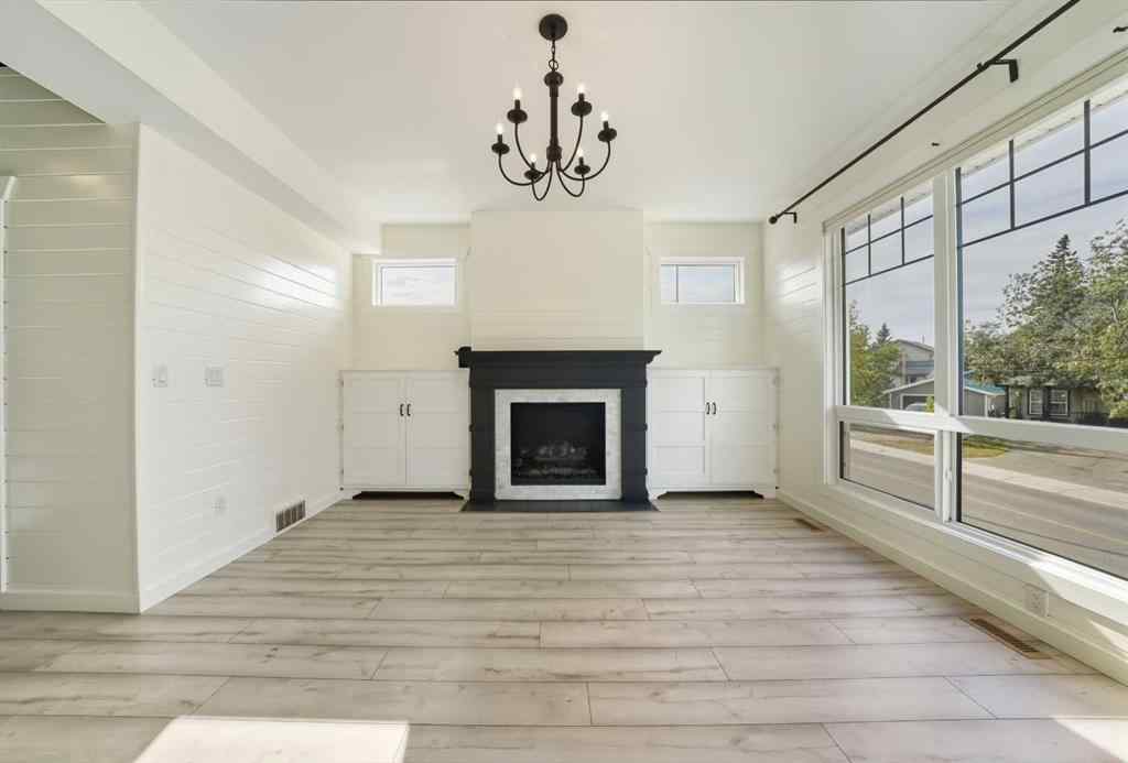 MLS® A2261094 - 5005 40 Street  in Cottage Area Sylvan Lake, Residential