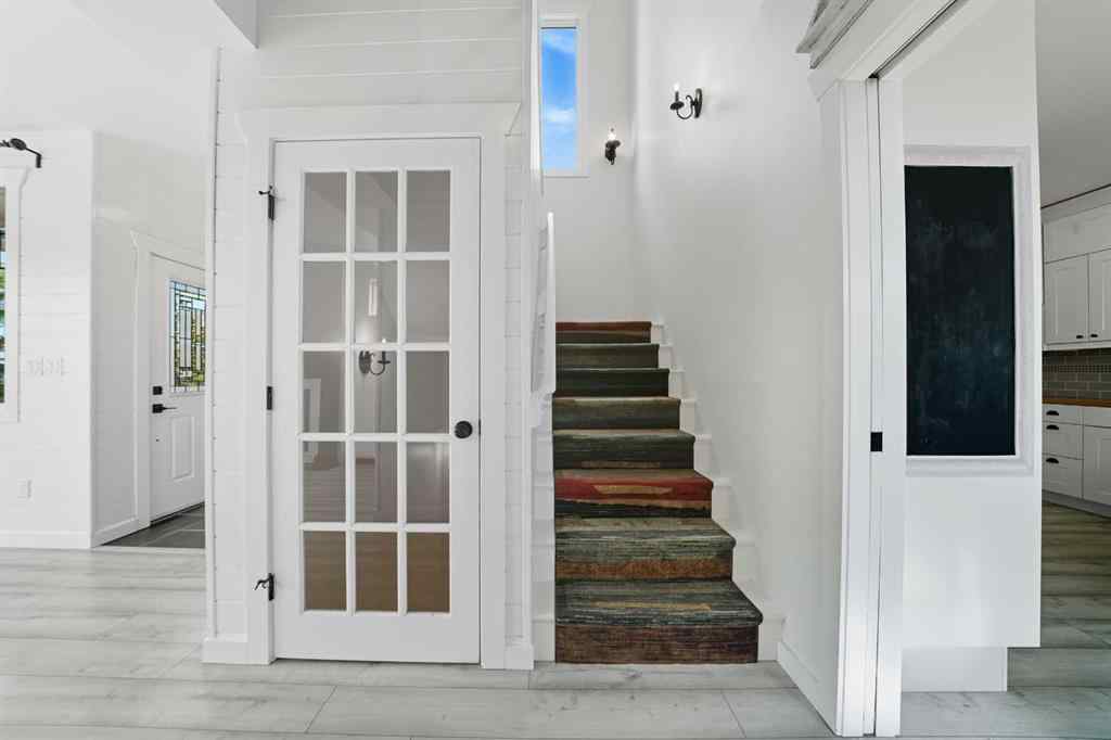 MLS® A2261094 - 5005 40 Street  in Cottage Area Sylvan Lake, Residential