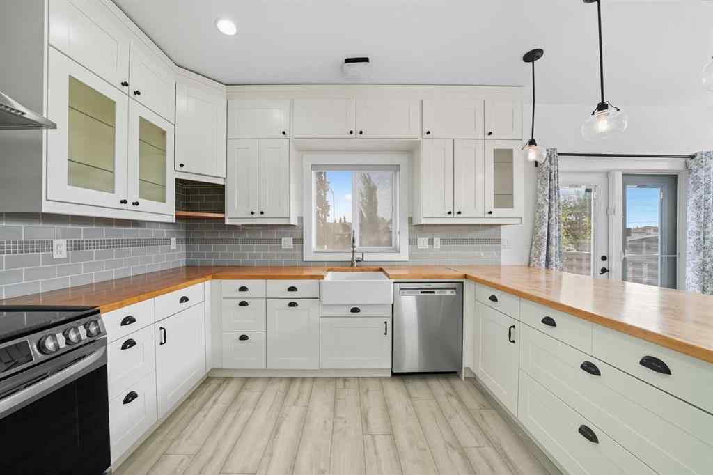 MLS® A2261094 - 5005 40 Street  in Cottage Area Sylvan Lake, Residential