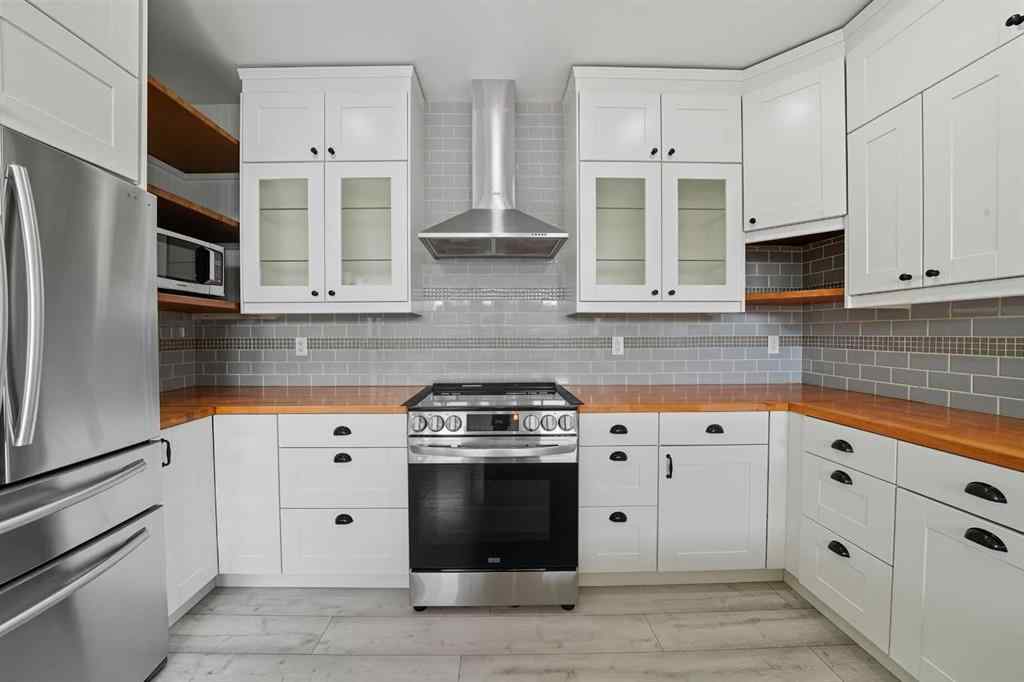 MLS® A2261094 - 5005 40 Street  in Cottage Area Sylvan Lake, Residential