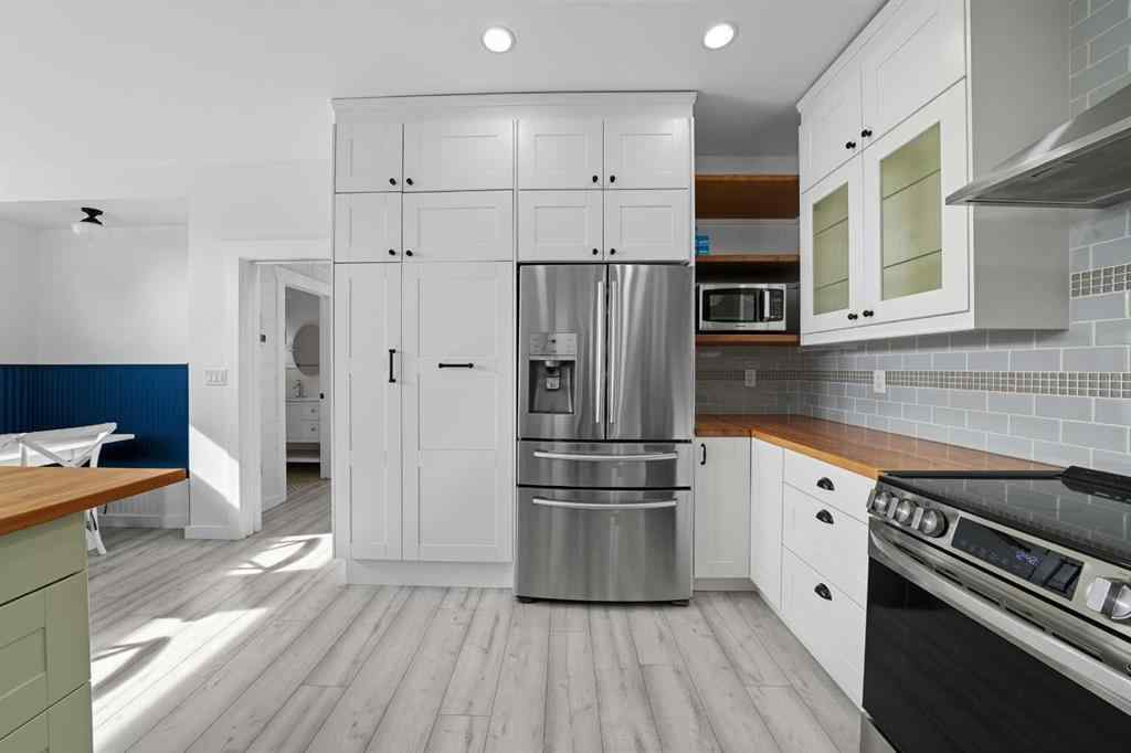 MLS® A2261094 - 5005 40 Street  in Cottage Area Sylvan Lake, Residential