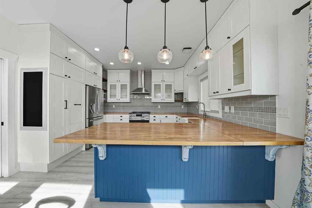 MLS® A2261094 - 5005 40 Street  in Cottage Area Sylvan Lake, Residential