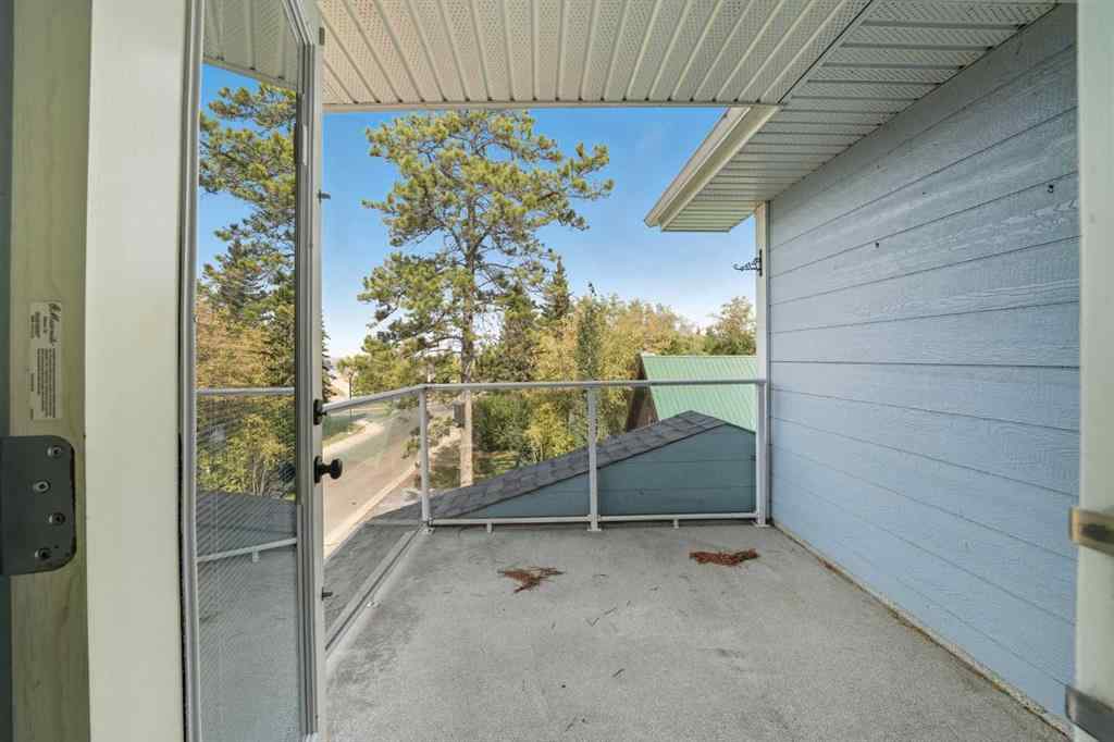 MLS® A2261094 - 5005 40 Street  in Cottage Area Sylvan Lake, Residential