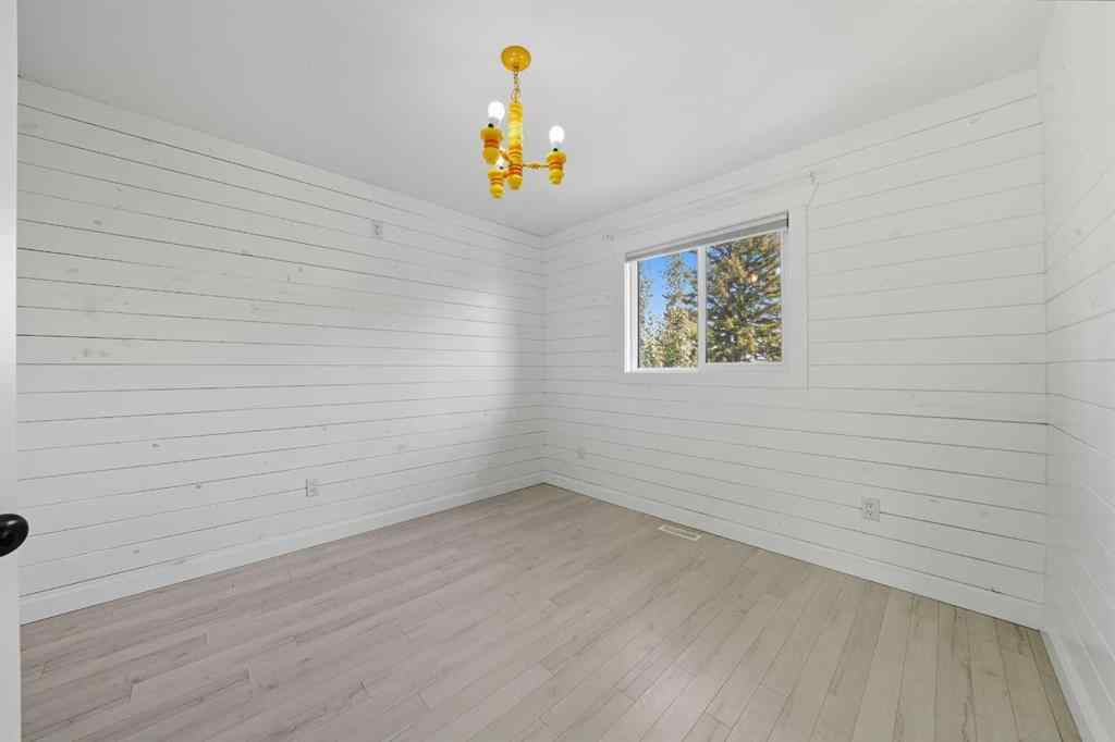 MLS® A2261094 - 5005 40 Street  in Cottage Area Sylvan Lake, Residential