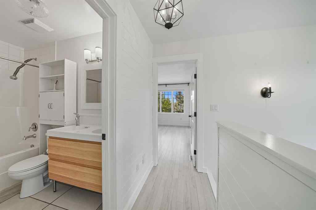 MLS® A2261094 - 5005 40 Street  in Cottage Area Sylvan Lake, Residential