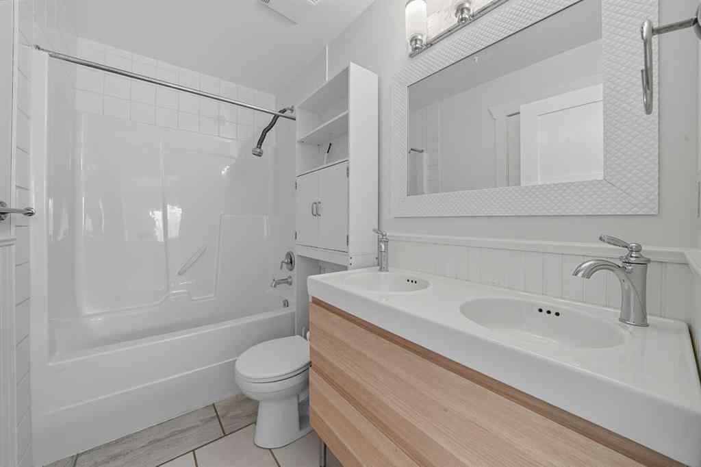 MLS® A2261094 - 5005 40 Street  in Cottage Area Sylvan Lake, Residential