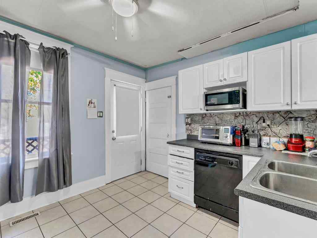 MLS® A2261098 - 166 7 Street SE in SE Hill Medicine Hat, Residential