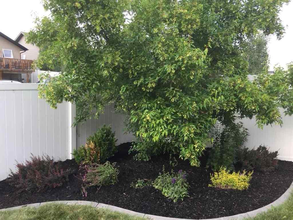 MLS® A2261099 - 8 Van Dorp Street  in Vanier Woods Red Deer, Residential