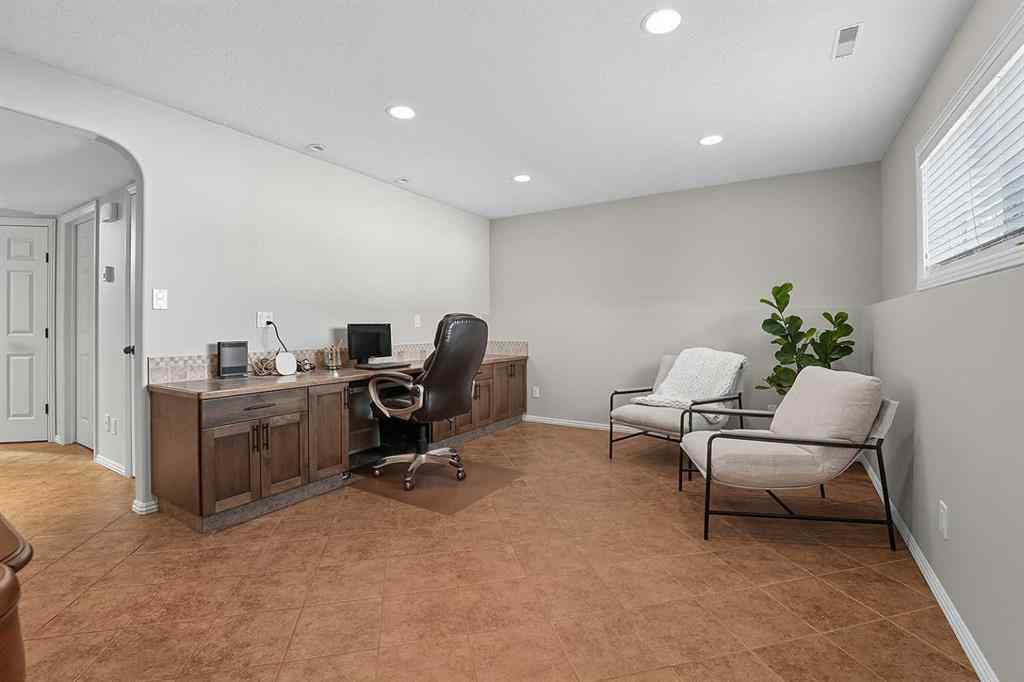 MLS® A2261099 - 8 Van Dorp Street  in Vanier Woods Red Deer, Residential