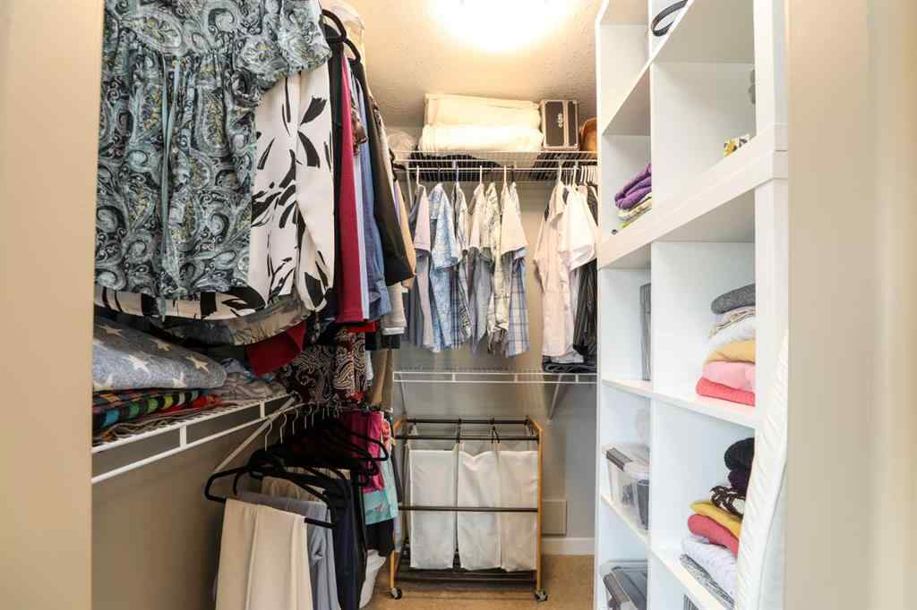 MLS® A2261120 - 436 Mt Sunburst Crescent W in Sunridge Lethbridge, Residential