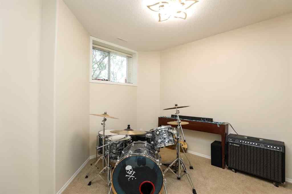 MLS® A2261120 - 436 Mt Sunburst Crescent W in Sunridge Lethbridge, Residential