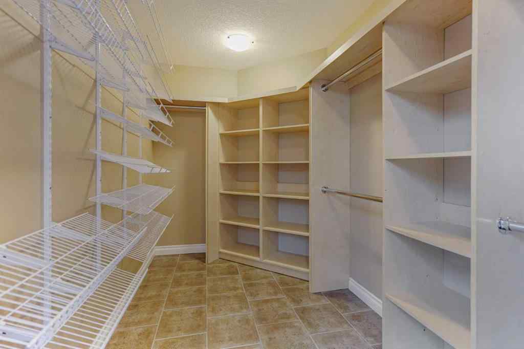 MLS® A2261133 - 4 Heritage Point W in Heritage Heights Lethbridge, Residential