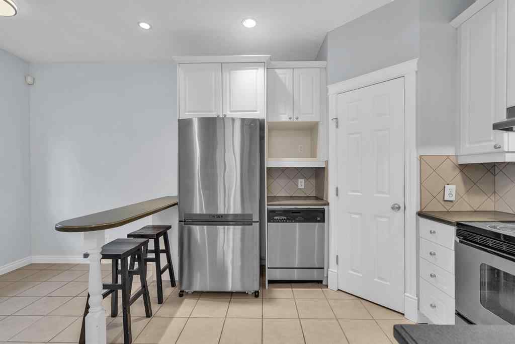 MLS® A2261135 - Unit #2 534 56 Avenue SW in Windsor Park Calgary, Residential