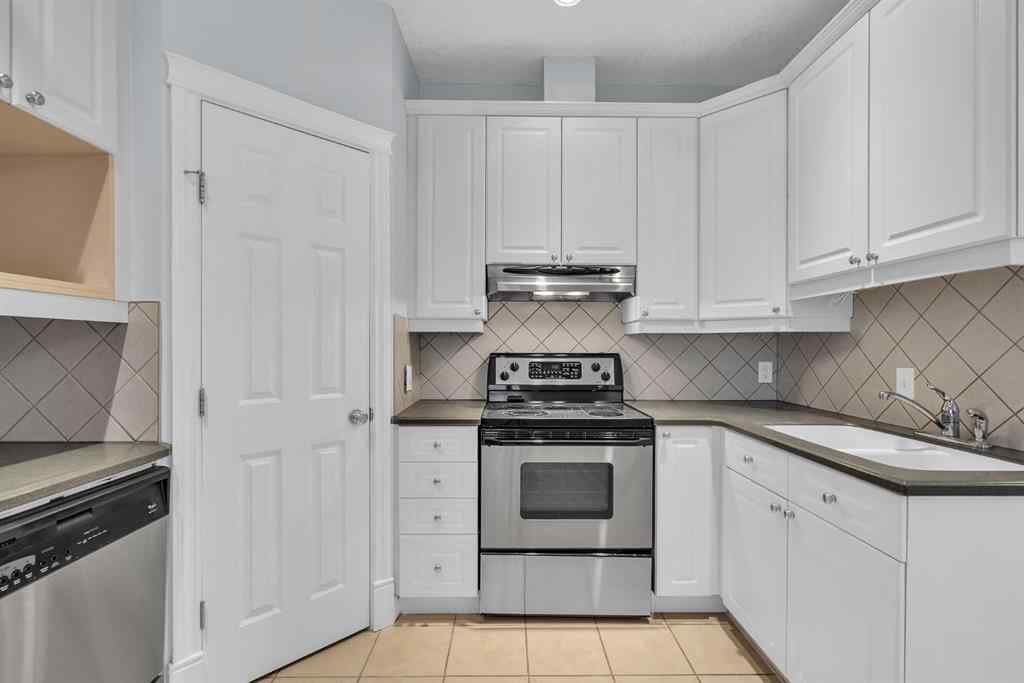 MLS® A2261135 - Unit #2 534 56 Avenue SW in Windsor Park Calgary, Residential