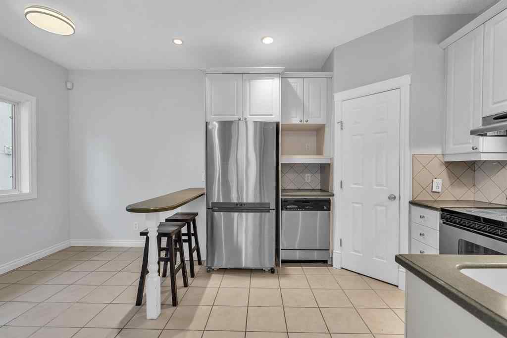 MLS® A2261135 - Unit #2 534 56 Avenue SW in Windsor Park Calgary, Residential