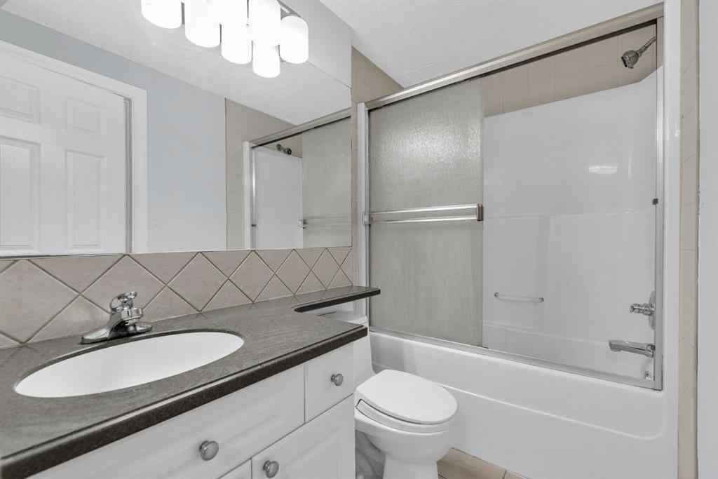 MLS® A2261135 - Unit #2 534 56 Avenue SW in Windsor Park Calgary, Residential