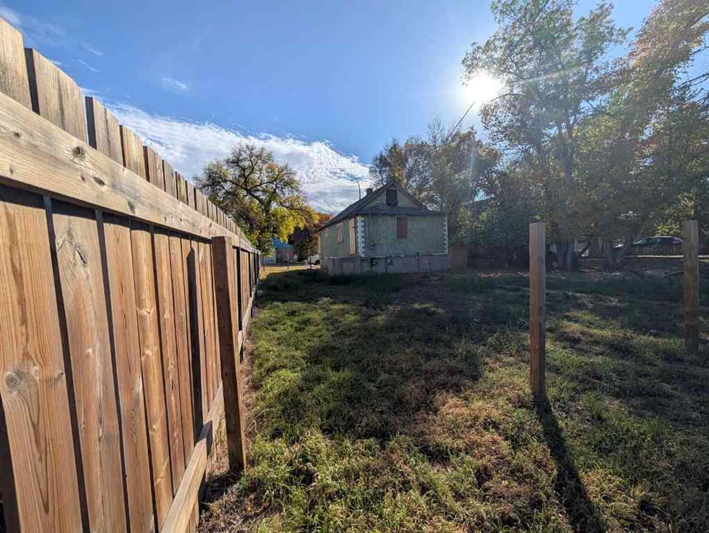MLS® A2261147 - 620 Spencer Street SE in River Flats Medicine Hat, Residential