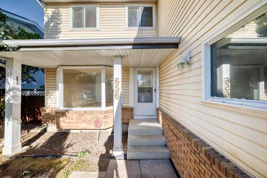 MLS® A2261153 - 656 Woodbine Boulevard SW in Woodbine Calgary, Residential