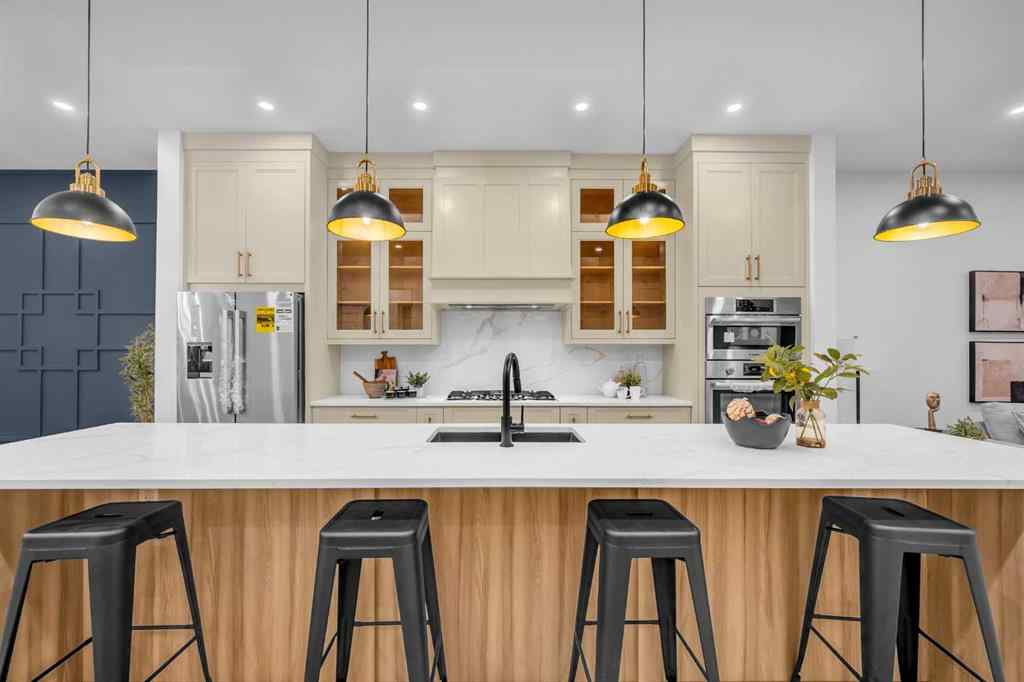 MLS® A2261176 - 2435 52 Avenue SW in North Glenmore Park Calgary, Residential