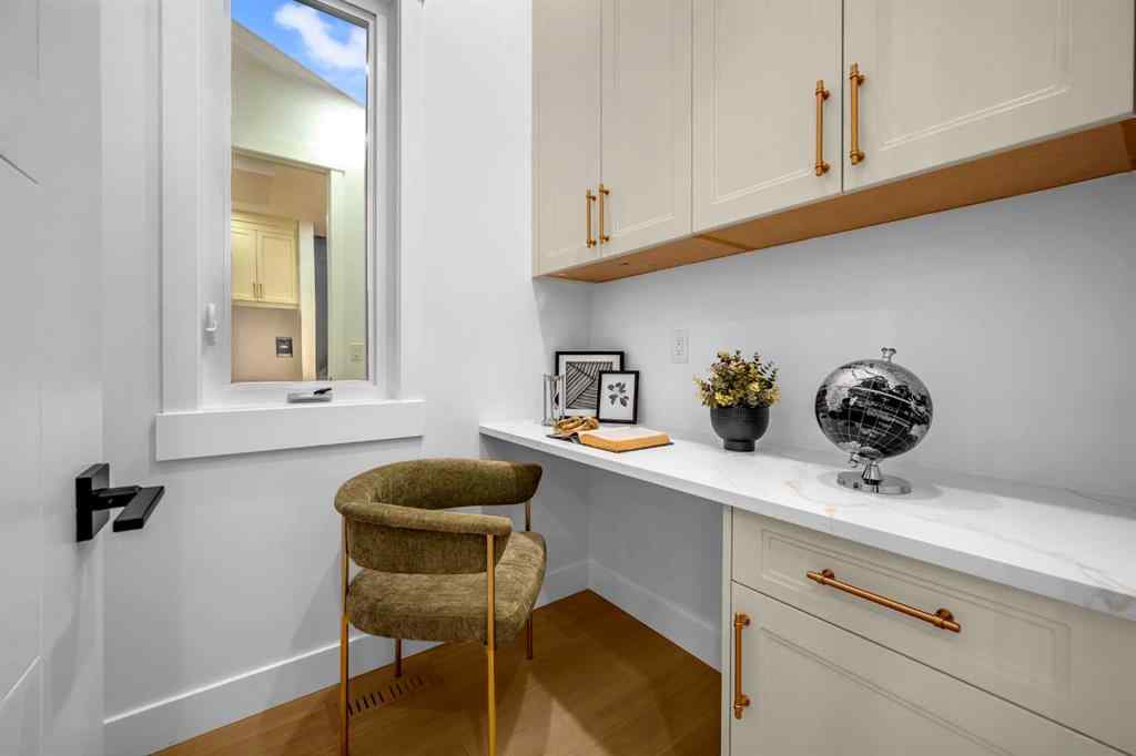 MLS® A2261176 - 2435 52 Avenue SW in North Glenmore Park Calgary, Residential