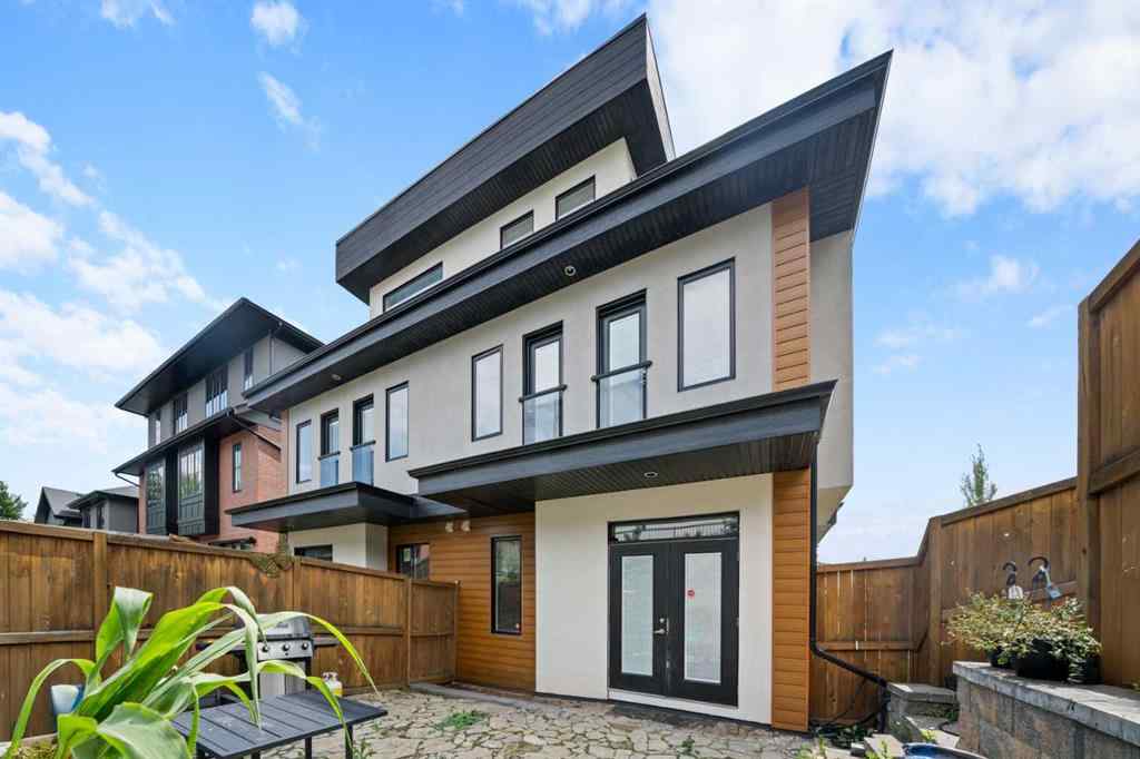 MLS® A2261181 - 3002 18 Street SW in South Calgary Calgary, Residential