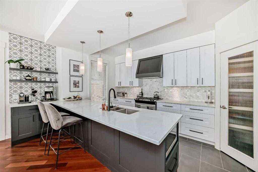 MLS® A2261181 - 3002 18 Street SW in South Calgary Calgary, Residential