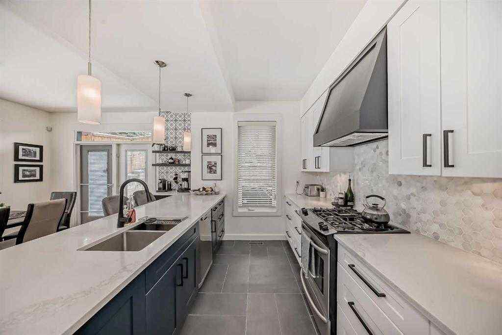 MLS® A2261181 - 3002 18 Street SW in South Calgary Calgary, Residential