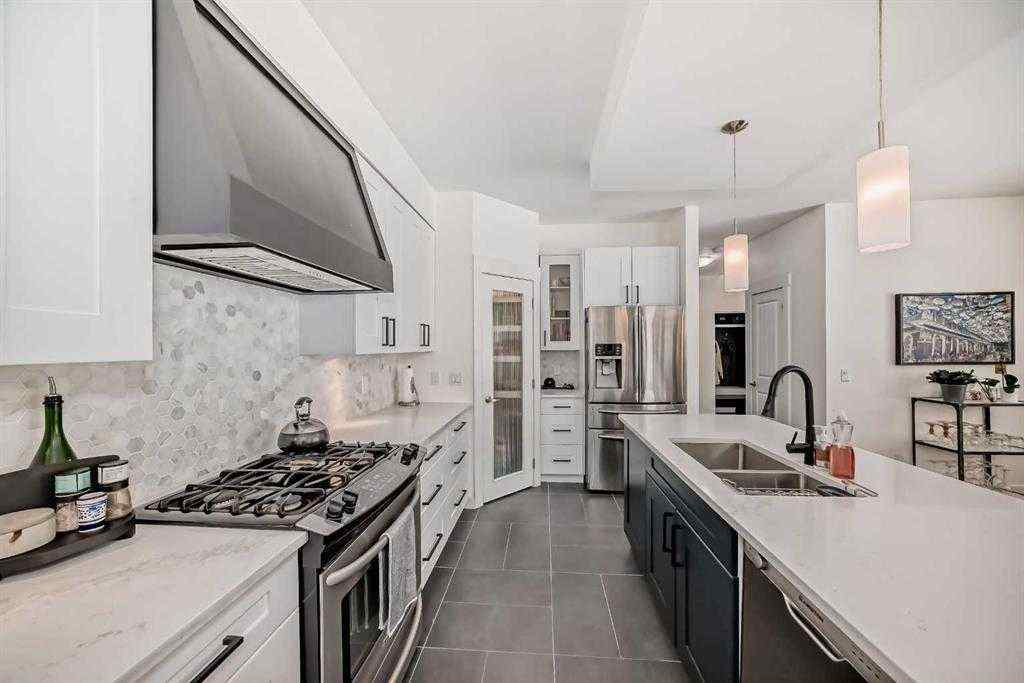 MLS® A2261181 - 3002 18 Street SW in South Calgary Calgary, Residential