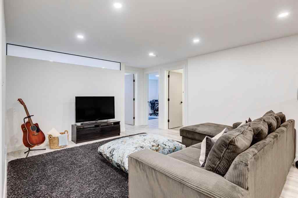 MLS® A2261189 - 1240 Mapleglade Crescent SE in Maple Ridge Calgary, Residential