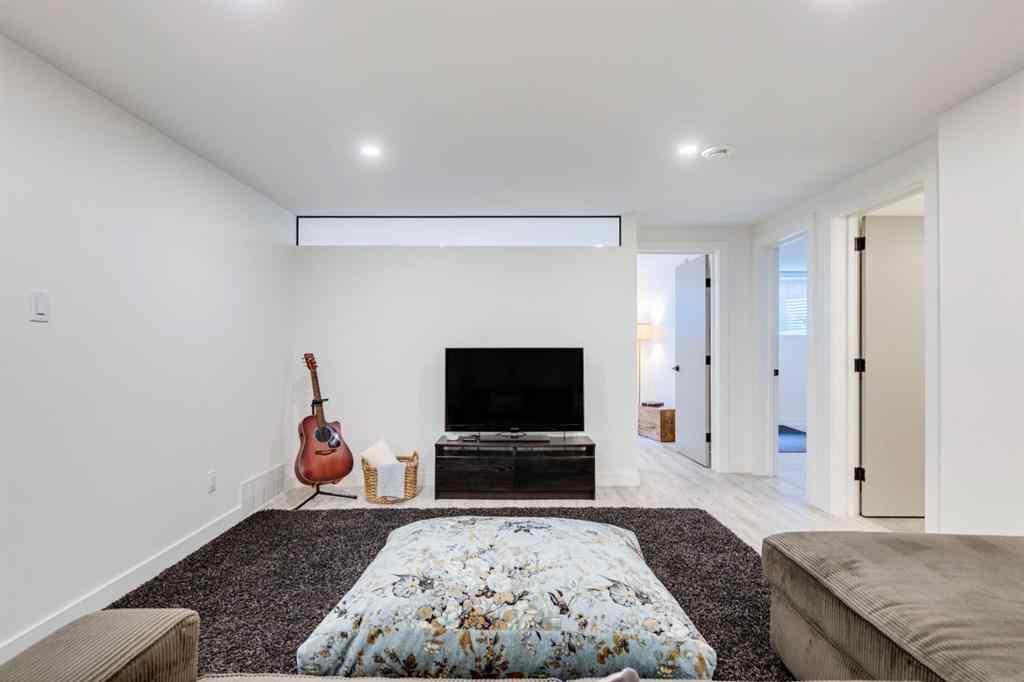 MLS® A2261189 - 1240 Mapleglade Crescent SE in Maple Ridge Calgary, Residential