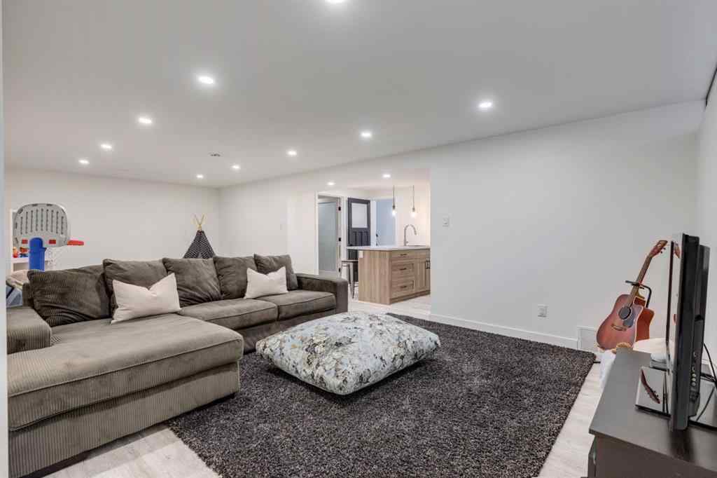 MLS® A2261189 - 1240 Mapleglade Crescent SE in Maple Ridge Calgary, Residential