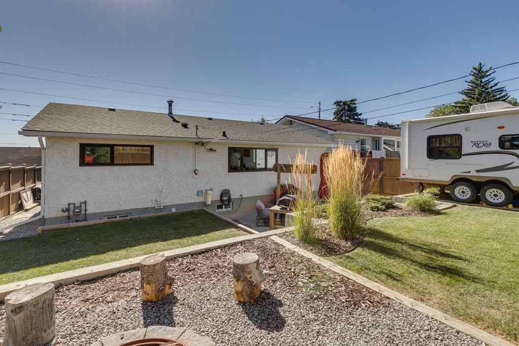 MLS® A2261189 - 1240 Mapleglade Crescent SE in Maple Ridge Calgary, Residential