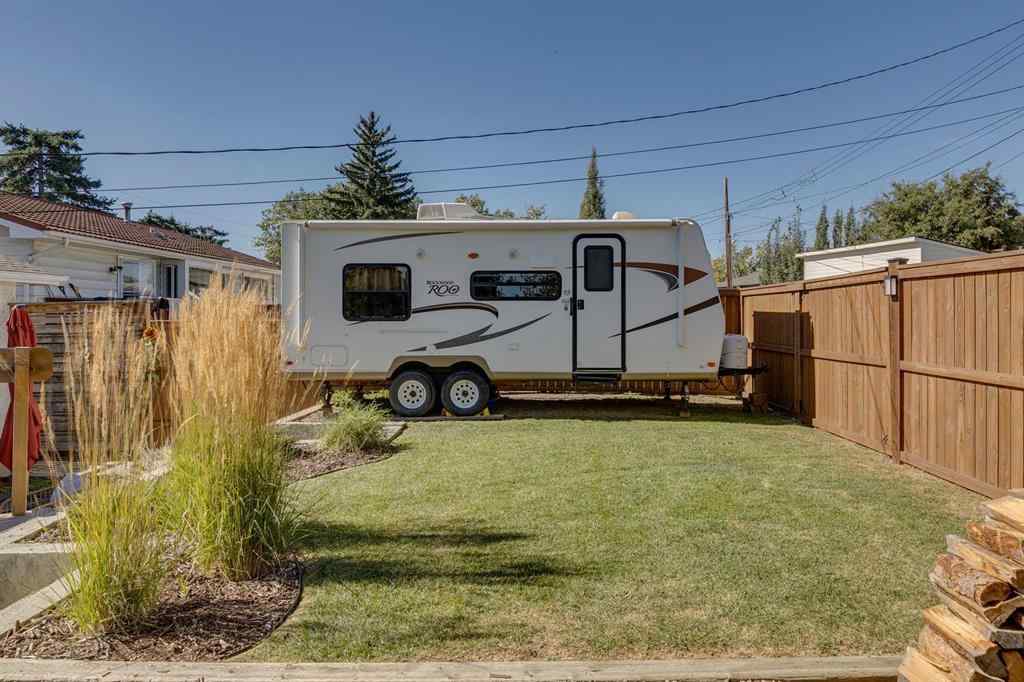 MLS® A2261189 - 1240 Mapleglade Crescent SE in Maple Ridge Calgary, Residential