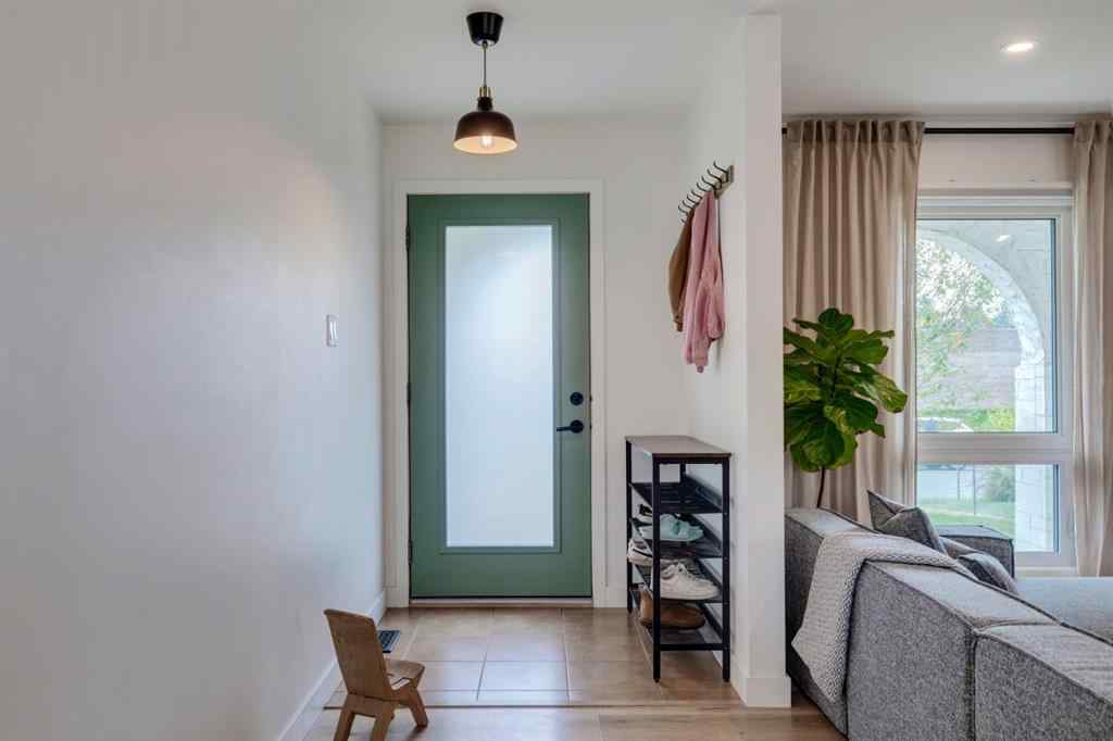 MLS® A2261189 - 1240 Mapleglade Crescent SE in Maple Ridge Calgary, Residential