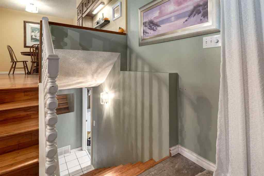 MLS® A2261199 - 220 Oakridge Place SW in Oakridge Calgary, Residential