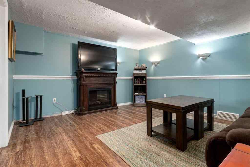 MLS® A2261199 - 220 Oakridge Place SW in Oakridge Calgary, Residential