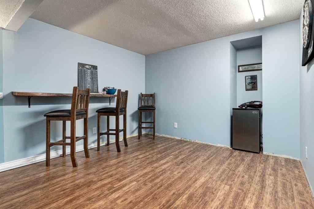 MLS® A2261199 - 220 Oakridge Place SW in Oakridge Calgary, Residential