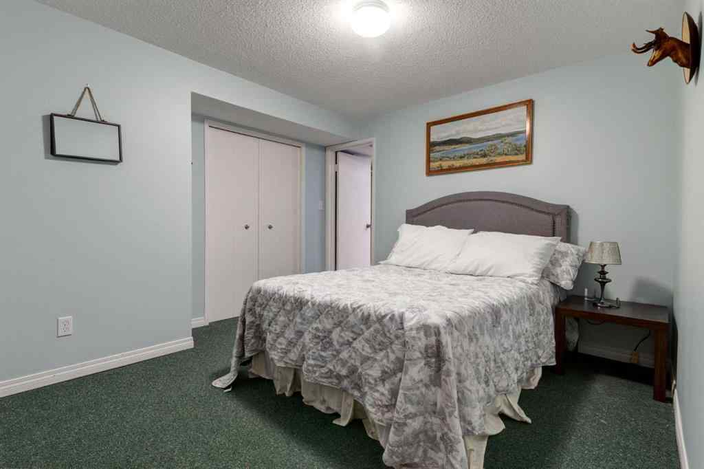 MLS® A2261199 - 220 Oakridge Place SW in Oakridge Calgary, Residential