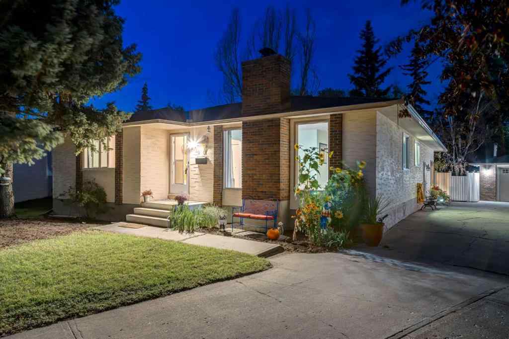 MLS® A2261199 - 220 Oakridge Place SW in Oakridge Calgary, Residential