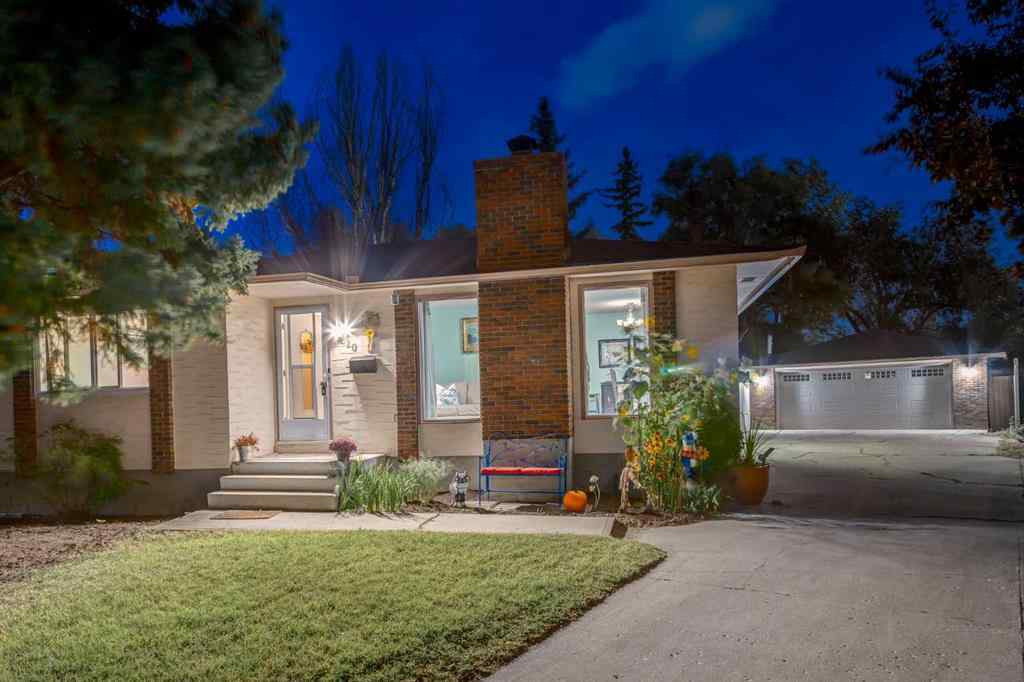 MLS® A2261199 - 220 Oakridge Place SW in Oakridge Calgary, Residential