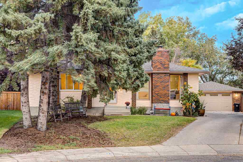 MLS® A2261199 - 220 Oakridge Place SW in Oakridge Calgary, Residential