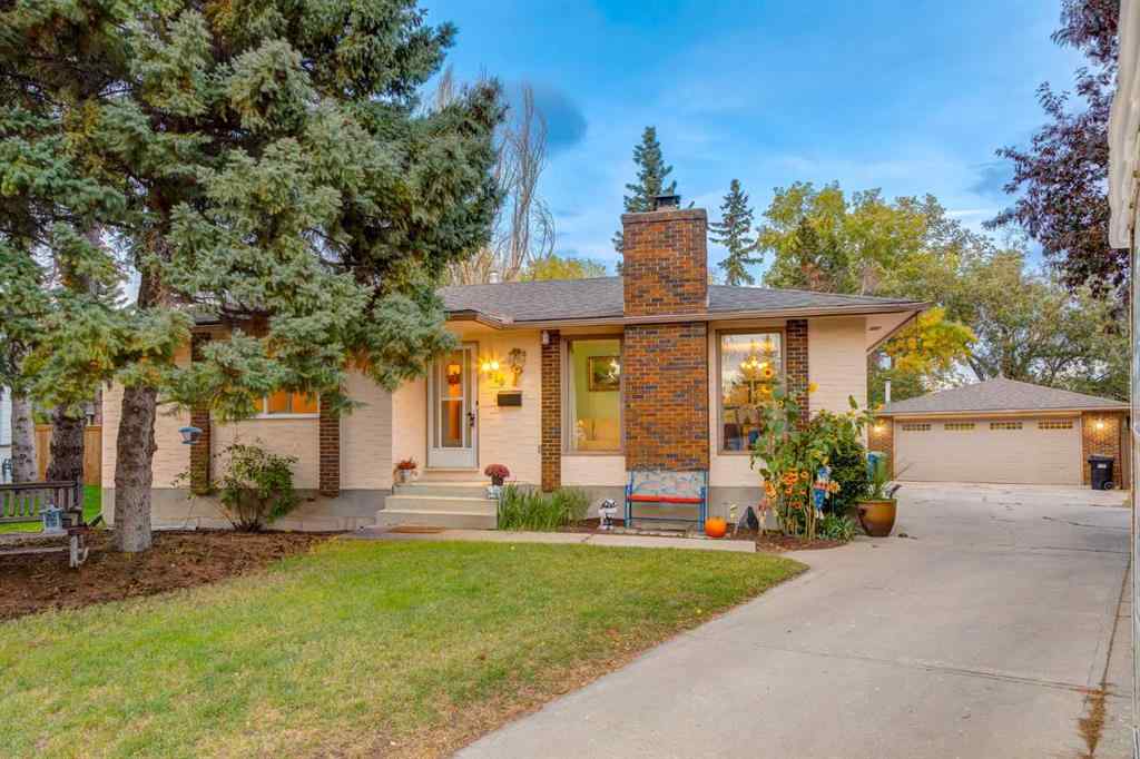 MLS® A2261199 - 220 Oakridge Place SW in Oakridge Calgary, Residential