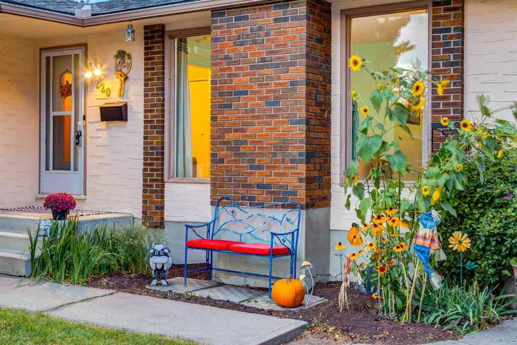 MLS® A2261199 - 220 Oakridge Place SW in Oakridge Calgary, Residential