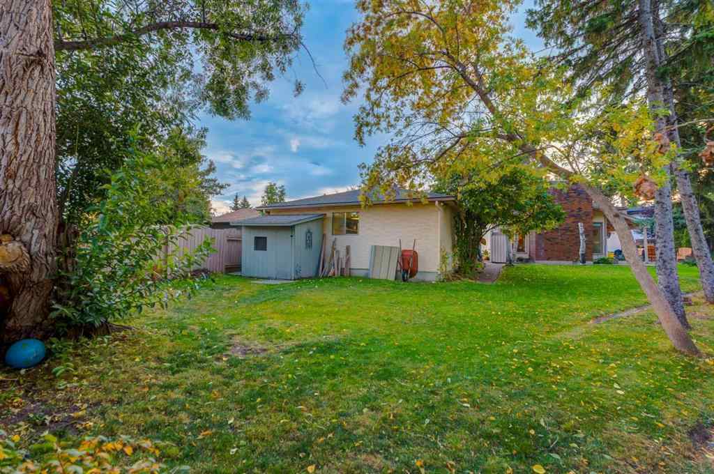 MLS® A2261199 - 220 Oakridge Place SW in Oakridge Calgary, Residential