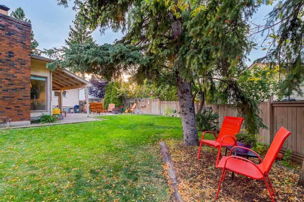 MLS® A2261199 - 220 Oakridge Place SW in Oakridge Calgary, Residential