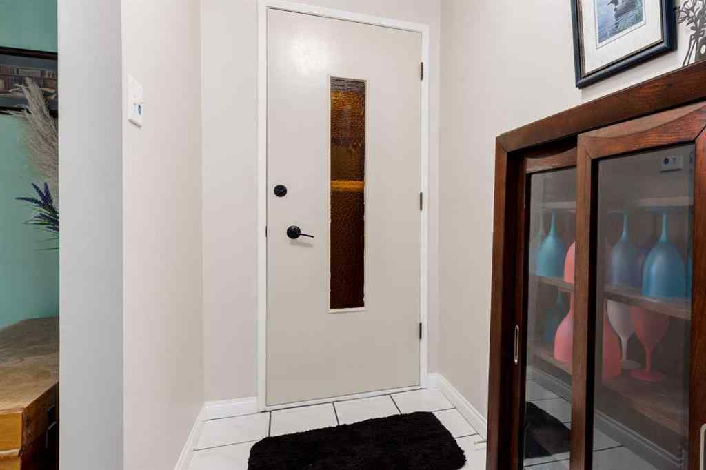 MLS® A2261199 - 220 Oakridge Place SW in Oakridge Calgary, Residential