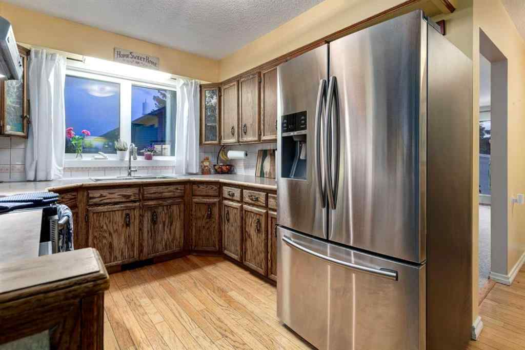 MLS® A2261199 - 220 Oakridge Place SW in Oakridge Calgary, Residential