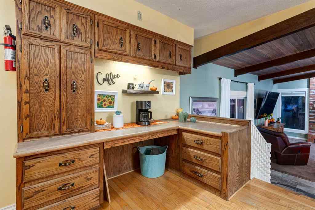 MLS® A2261199 - 220 Oakridge Place SW in Oakridge Calgary, Residential