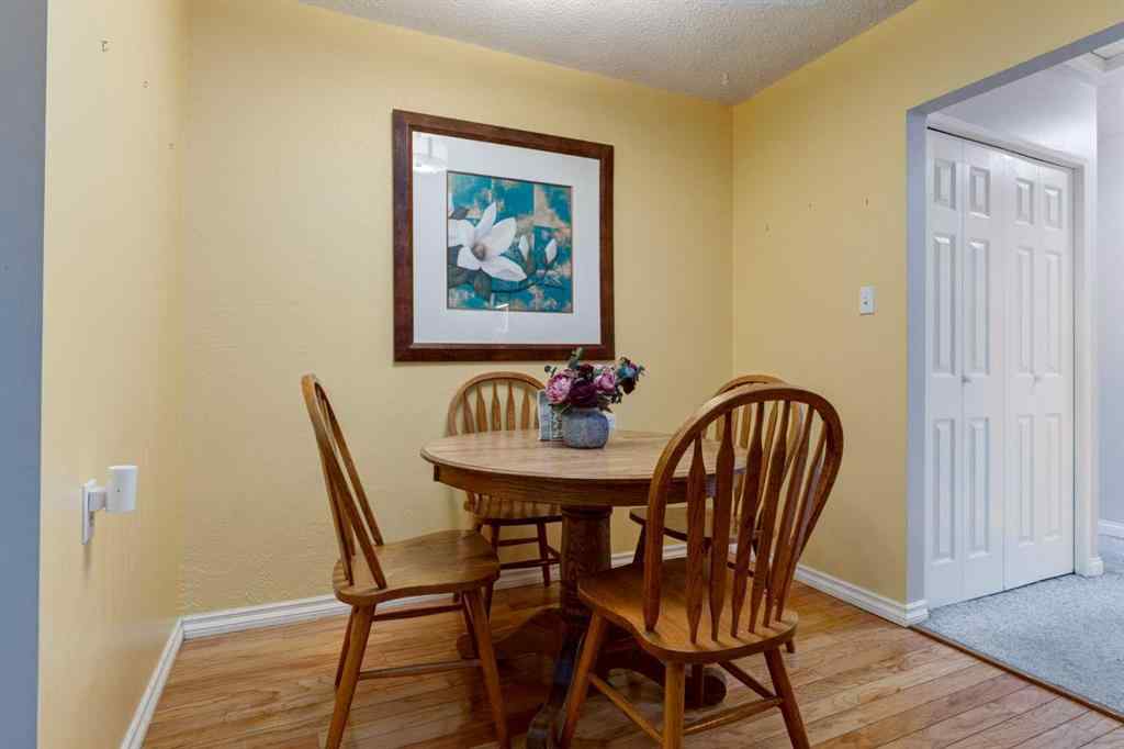 MLS® A2261199 - 220 Oakridge Place SW in Oakridge Calgary, Residential