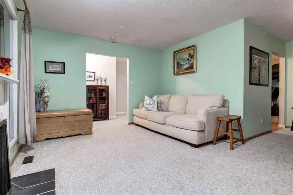 MLS® A2261199 - 220 Oakridge Place SW in Oakridge Calgary, Residential